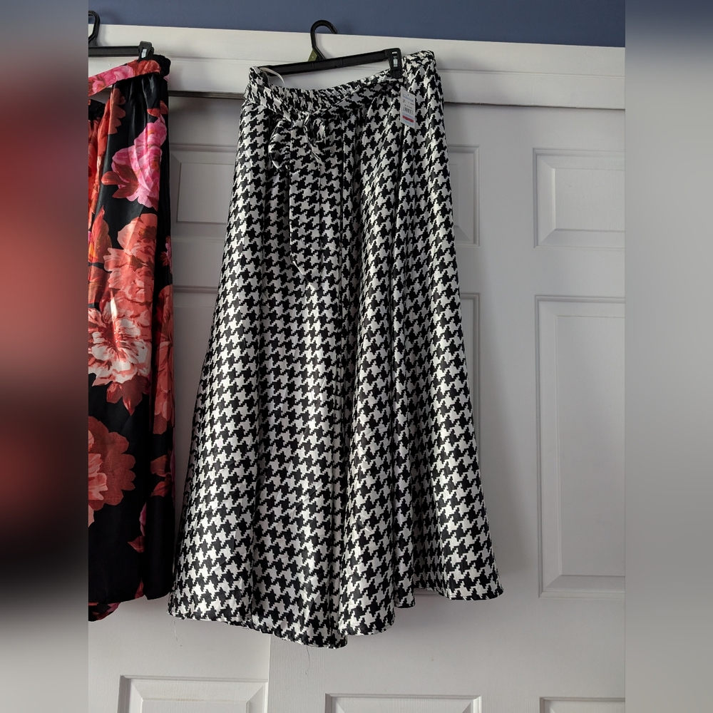 NWT Black and White Houndstooth Skirt